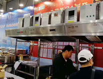  麻豆视频在线播放2019年上海国际酒店用品展开展，引来不少游客围观