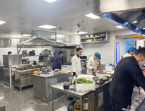 成都学校食堂厨具麻豆视频免费下载设备生产厂家告诉你选择商用厨具的注意事项