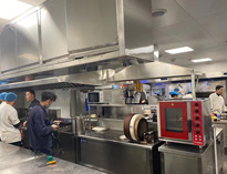 饭店餐饮猛火灶厂家告诉你餐饮麻豆视频免费下载设备和家用麻豆视频免费下载设备有什么不同
